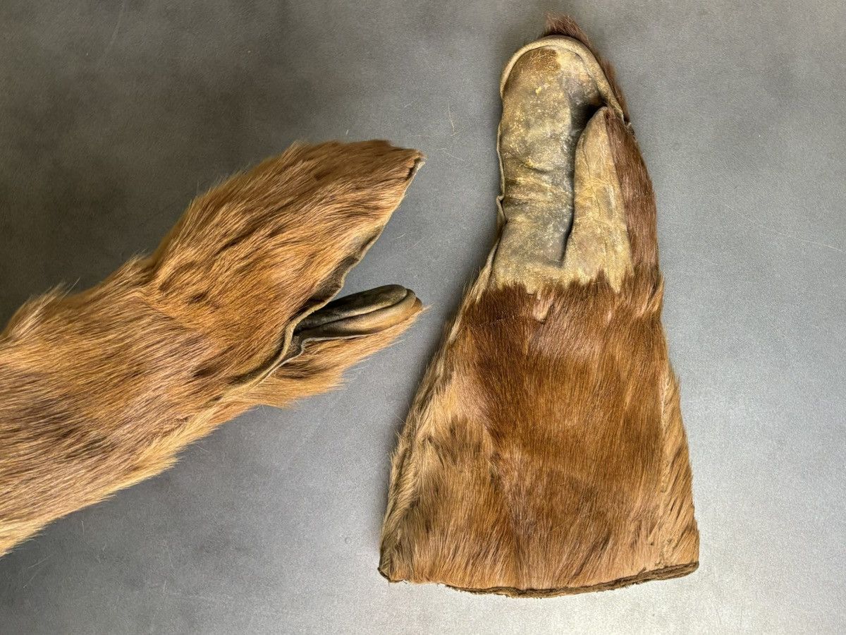 Vintage Antique Bear Fur Gauntlets Vintage Bearskin Mittens WW1 WW2 Size ONE SIZE - 15 Thumbnail