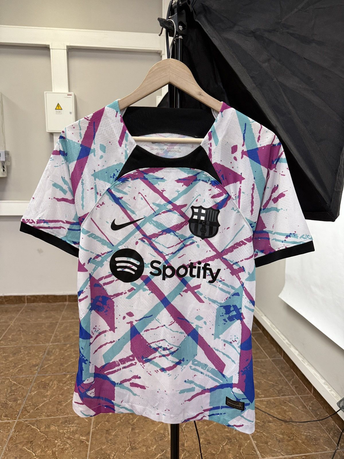Nike 2024/25 F. C. Barcelona Nike Soccer Jersey T-Shirt Rare Y2K Size US M / EU 48-50 / 2 - 1 Thumbnail