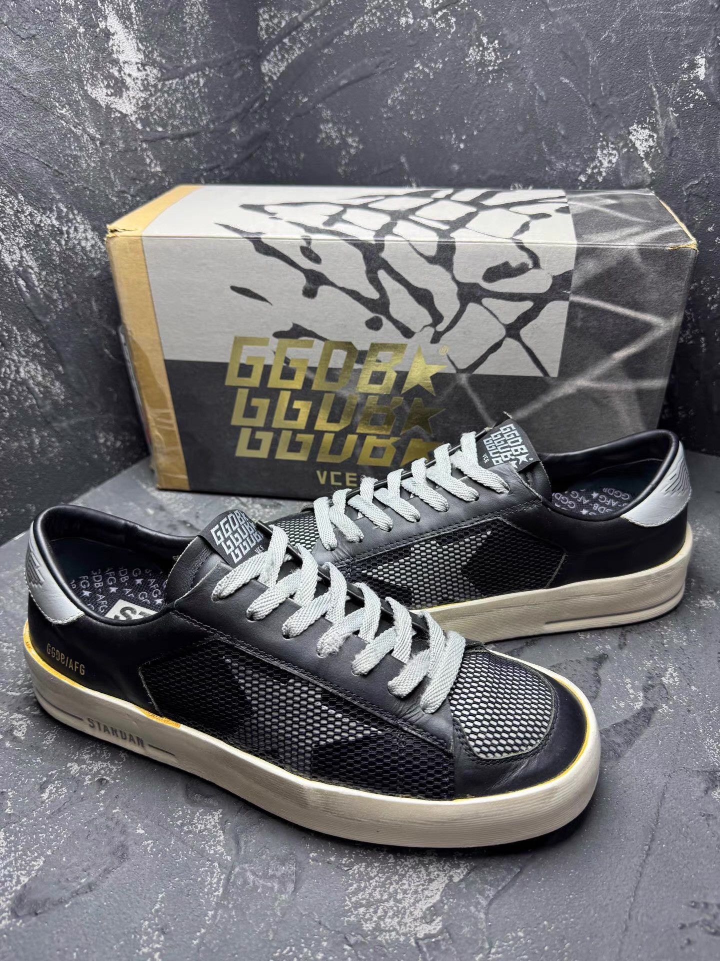 Golden Goose Golden Goose Black & Gray Mesh Distressed Sneakers Q10 Size US 7 / EU 40 - 2 Thumbnail