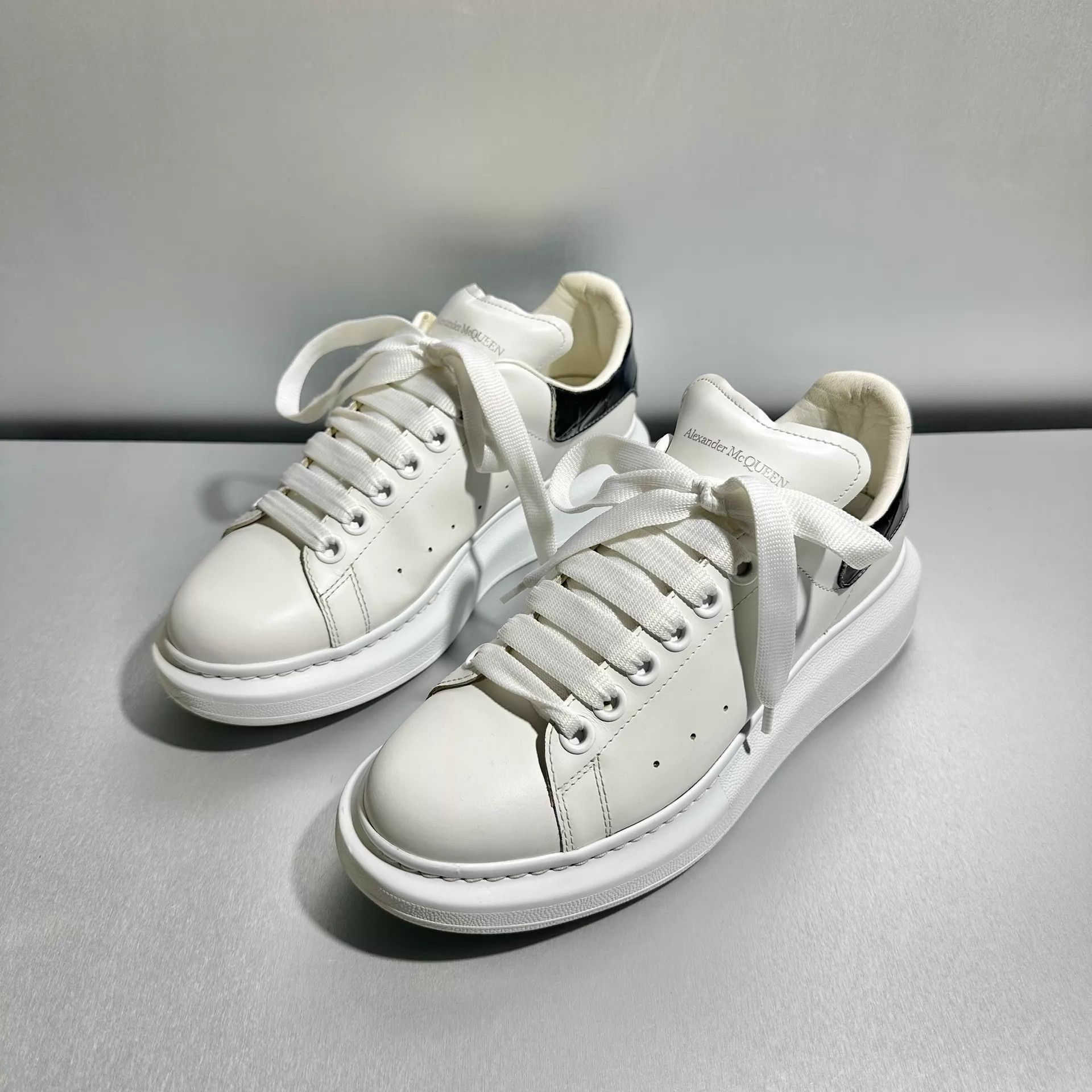 Alexander Wang Alexander Wang navy croc print 38 mint X7432 Size US 7.5 / IT 37.5 - 1 Thumbnail
