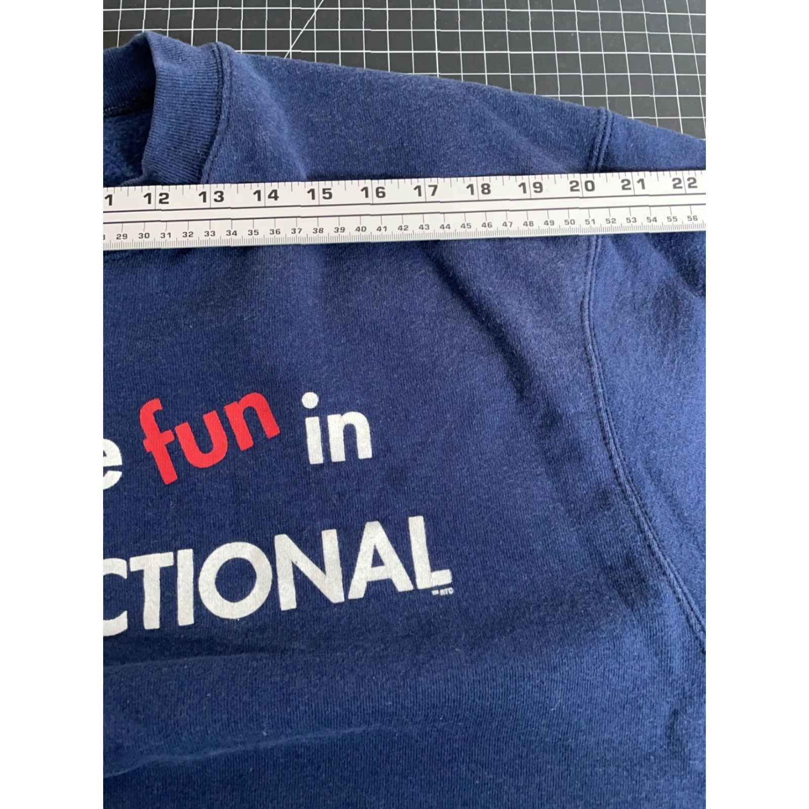 Fruit Of The Loom VTG Fruit of the Loom Sweatshirt I Put the Fun in Dysfunction Adult Large Blue 50/50 USA Tag Size US L / EU 52-54 / 3 - 7 Thumbnail
