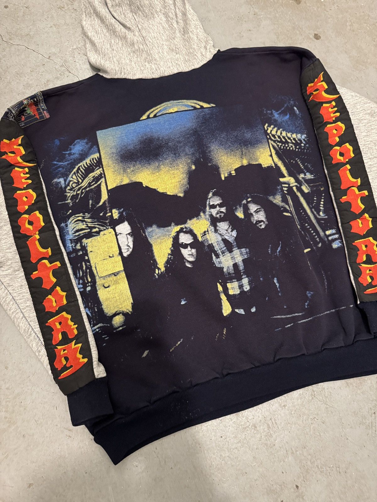 Band Tees *RARE* GRAIL 90s VTG SEPULTURA CHAOS A.D HOODIE Size US L / EU 52-54 / 3 - 15 Thumbnail
