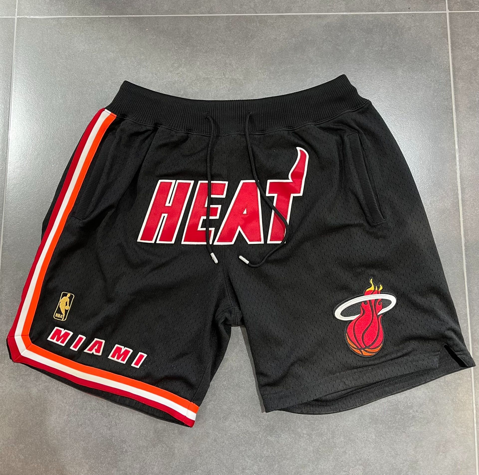Other Black Shorts L Men Size US 34 / EU 50 - 1 Thumbnail
