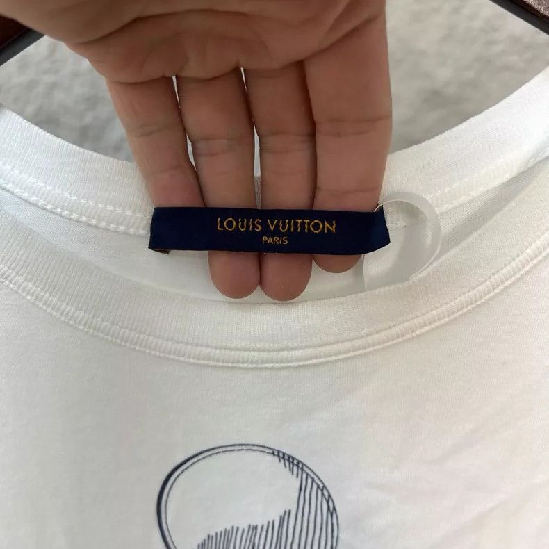 Louis Vuitton Louis Vuitton White sunflower logo short sleeve T-shirt Size US M / EU 48-50 / 2 - 3 Thumbnail