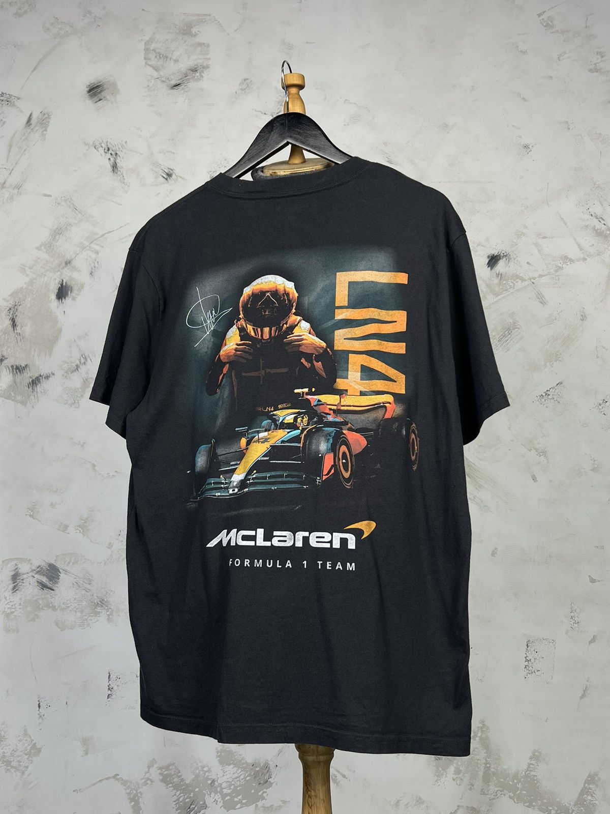 Formula 1 McLaren Formula 1 Team Graphic Shirt Official F1 Merch L Size US L / EU 52-54 / 3 - 1 Thumbnail