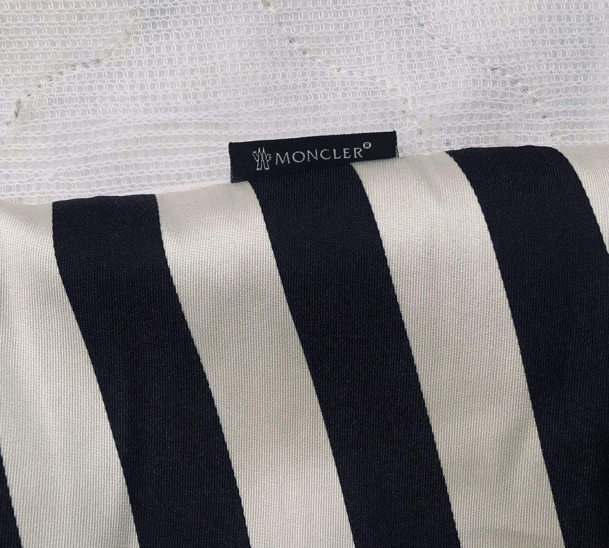 Moncler Moncler Maglia Girocollo T-Shirt Striped T-shirt Beige Silk Size S / US 4 / IT 40 - 7 Thumbnail