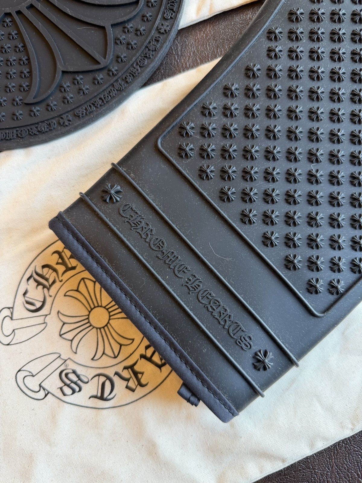 Chrome Hearts Chrome Hearts Plus Logo Rubber Mitt & Mat Set Size ONE SIZE - 3 Thumbnail