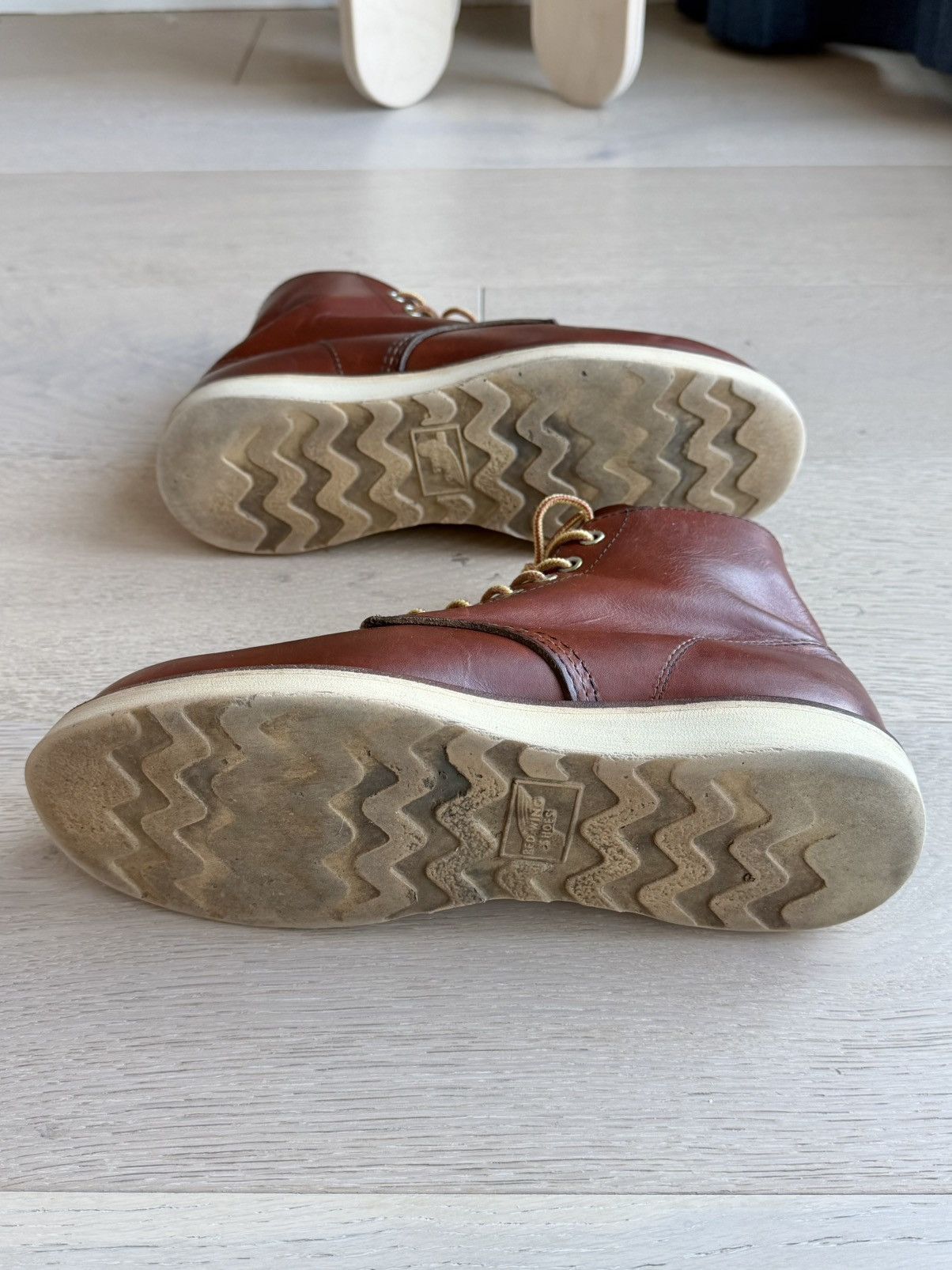 Red Wing Red Wing 8822 Classic Round Toe 6” Boots - Oro Legacy 7D Size US 7 / EU 40 - 7 Thumbnail