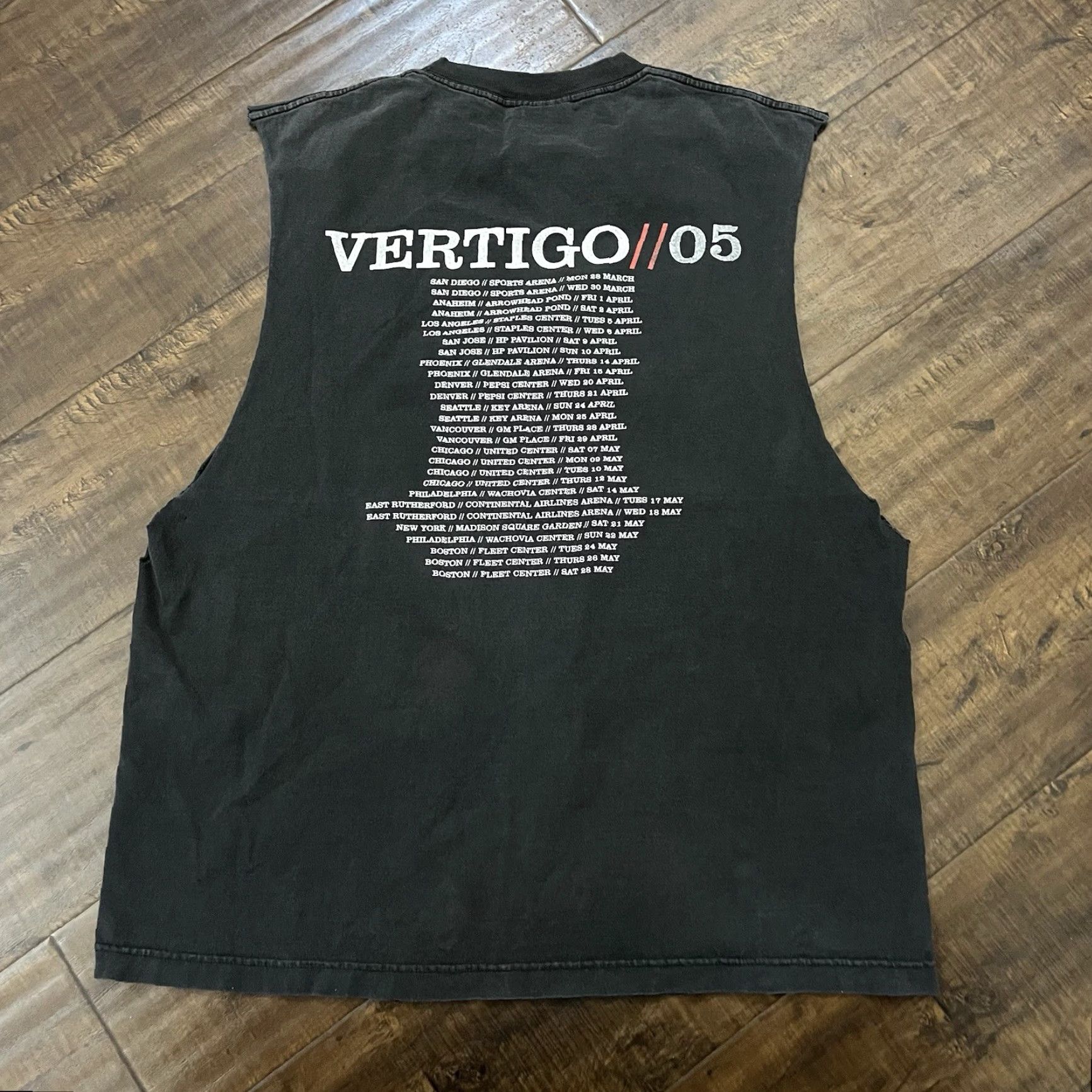Vintage VINTAGE U2 2005 VERTIGO TOUR T-SHIRT Mens XL Black Bono Y2K Band Murina Graphic Print Sleeveless Crew Neck Cotton Size US XL / EU 56 / 4 - 4 Thumbnail
