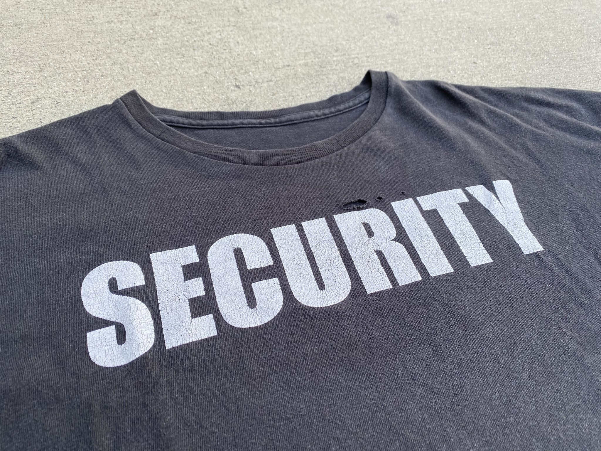 Vintage Distressed Security Graphic T-Shirt Black Size L Size US L / EU 52-54 / 3 - 2 Thumbnail