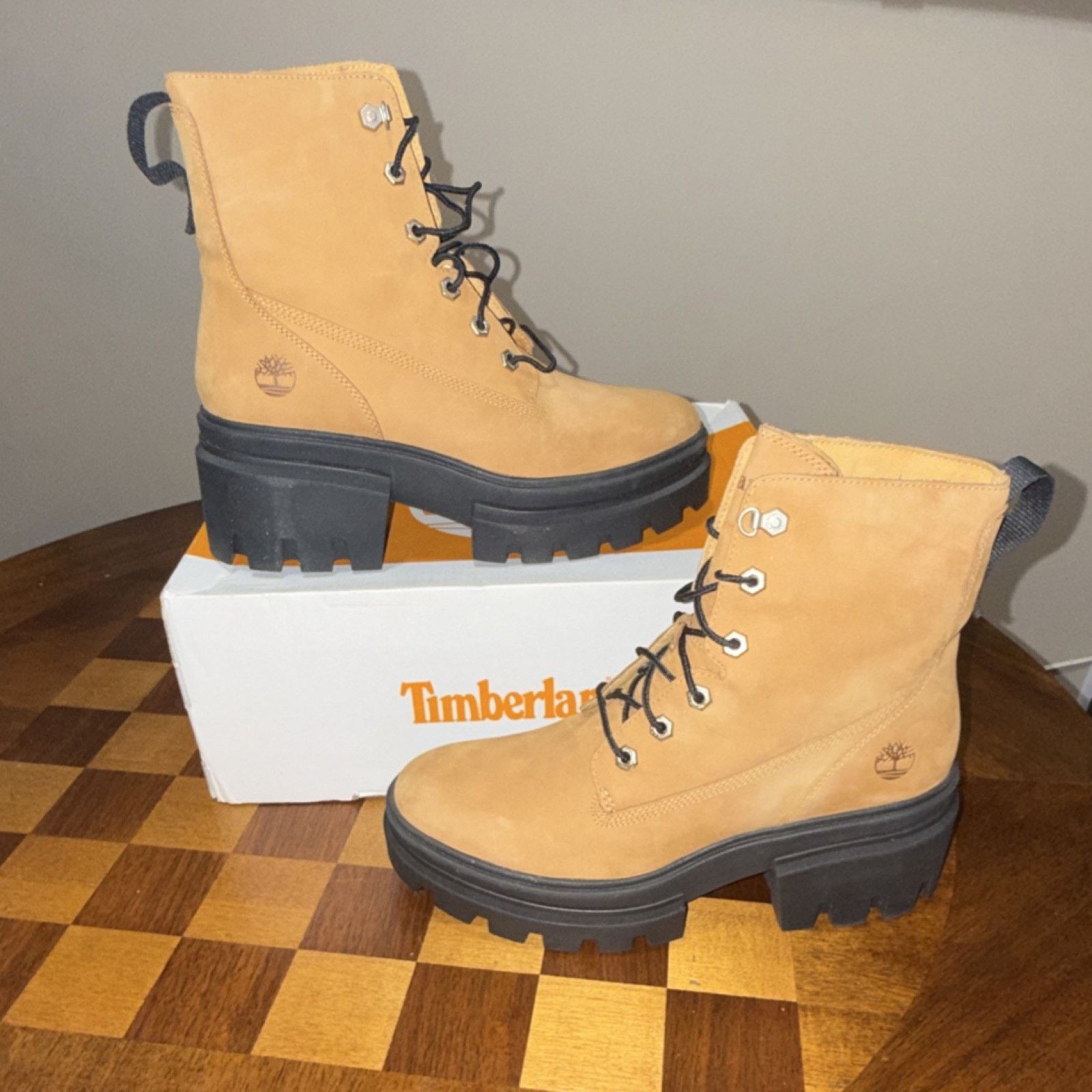 Timberland Timberland Everleigh 6-Inch Lace Up Wheat Nubuck US 9.5W Size US 9.5 / IT 39.5 - 1 Thumbnail
