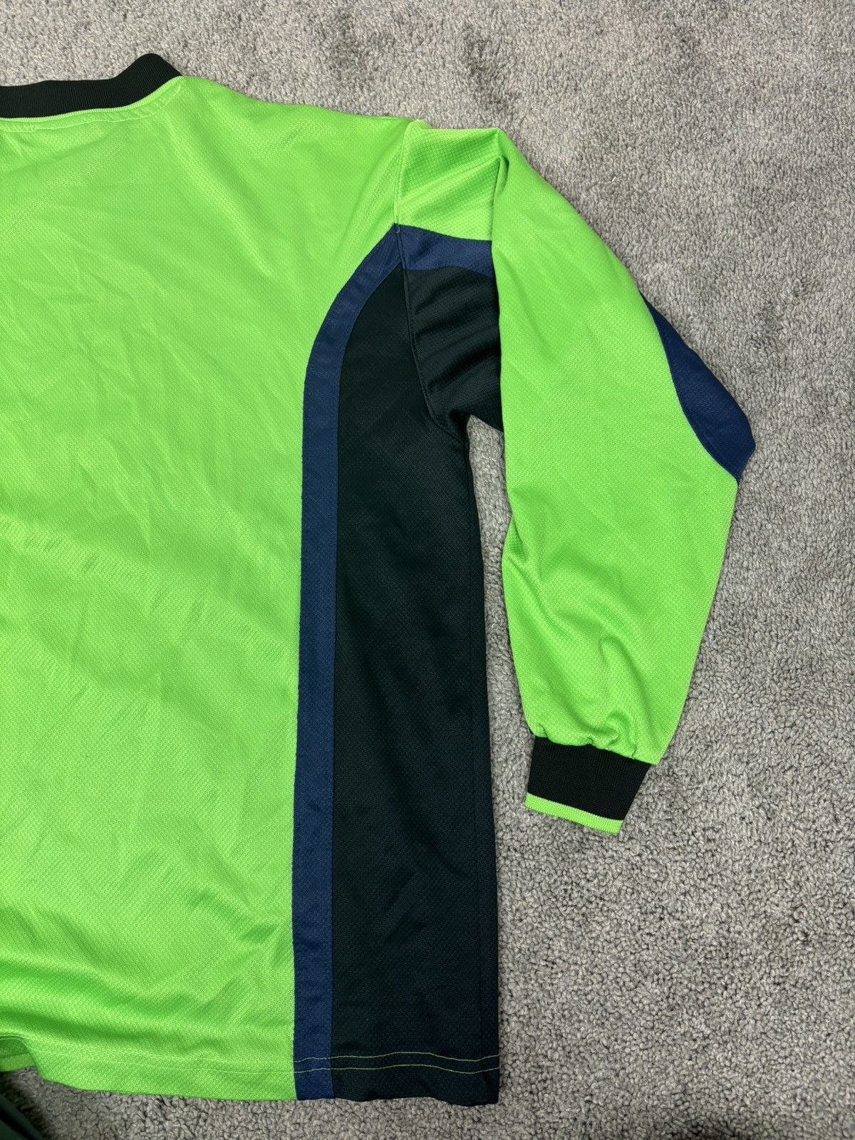Reebok Y2k 2000s lime green center logo soccer goalkeeper jersey Size US M / EU 48-50 / 2 - 3 Thumbnail
