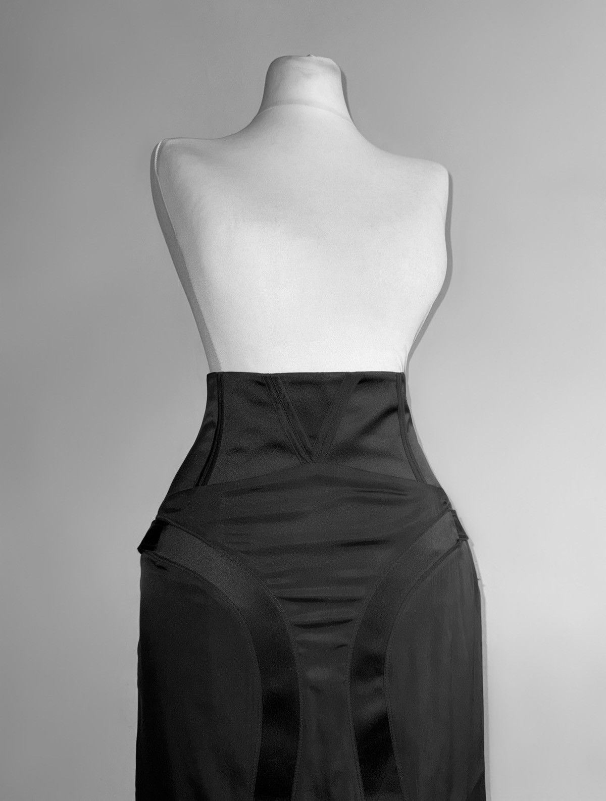 Tom Ford Famous Tom Ford for Gucci RUNWAY Fall/Winter 2003 skirt Size 26" / US 2 / IT 38 - 13 Thumbnail
