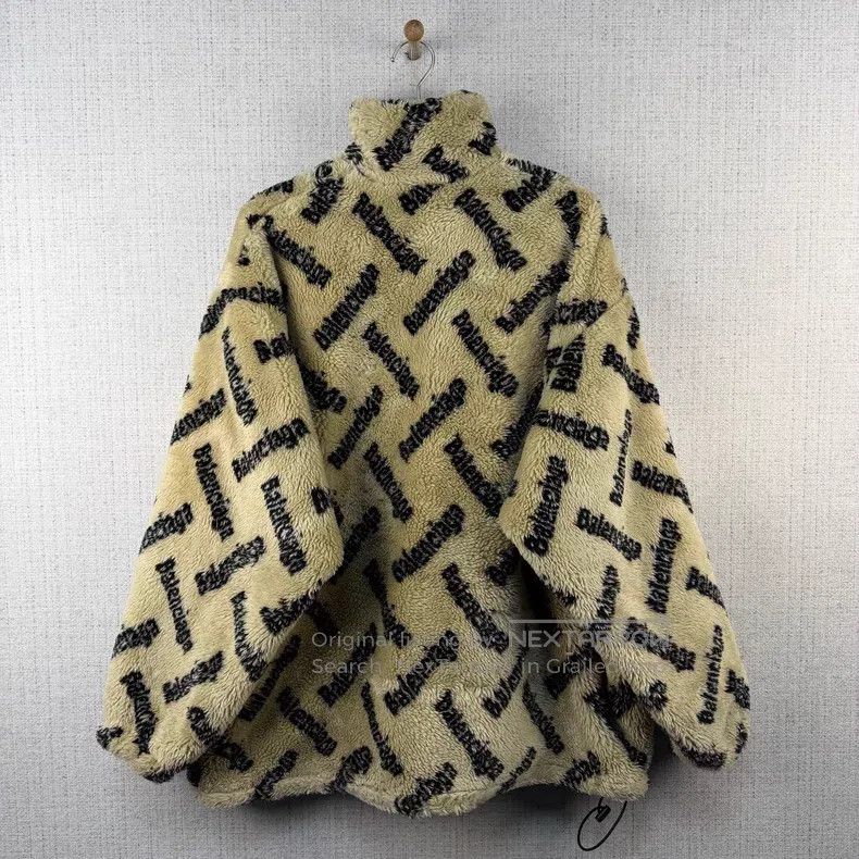 Balenciaga Balenciaga Barrage Full Print Logo Sherpa Teddy Jacket Size XXS / US 00 / IT 34 - 3 Thumbnail