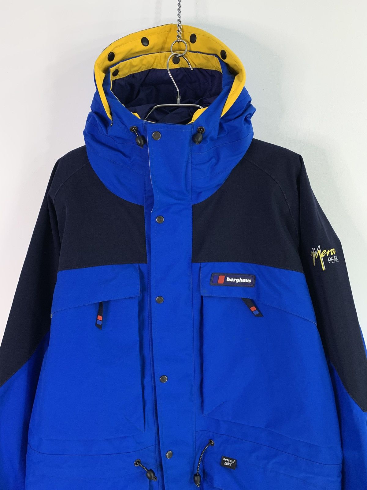 Berghaus × Vintage Berghaus Mera Peak Gore-Tex Hooded Jacket M Size Size US M / EU 48-50 / 2 - 5 Thumbnail