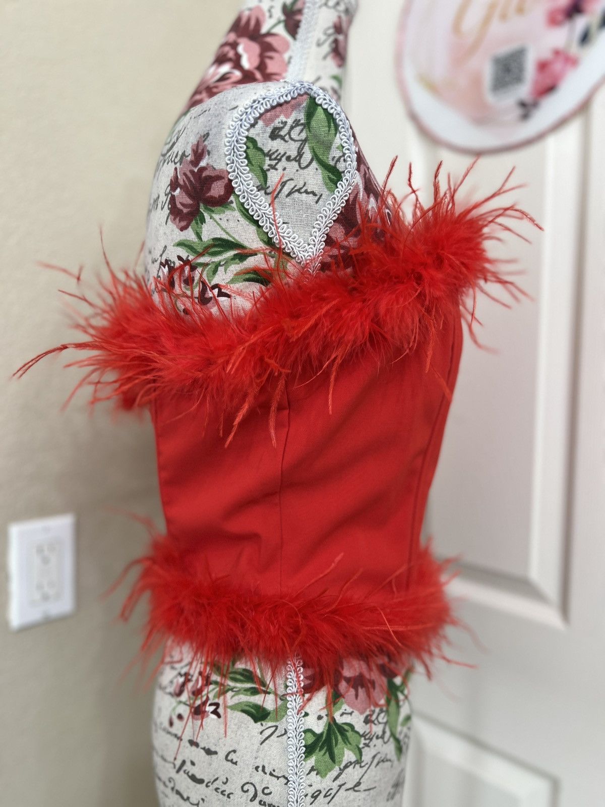 Fashion Nova Fashion Nova red top size L with feather trim Size L / US 10 / IT 46 - 3 Thumbnail