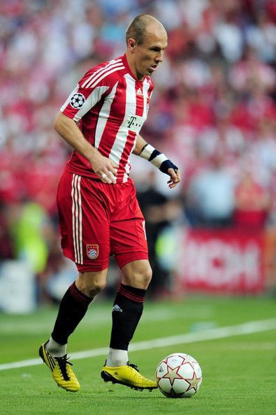 Vintage BAYERN ADIDAS 2010/2011 FOOTBALL HOME JERSEY #10 ROBBEN Size US L / EU 52-54 / 3 - 15 Thumbnail