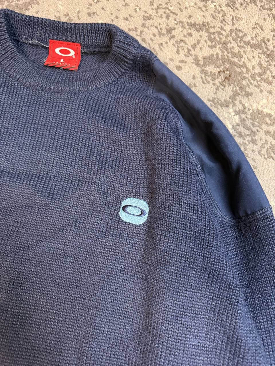Oakley Vintage y2k Oakley Embroidery Logo Knit Sweater Size US L / EU 52-54 / 3 - 2 Thumbnail