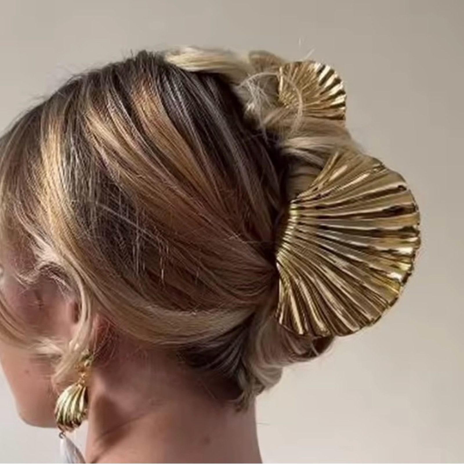 Other Gold Shell Hair Claws Hairwear for Women Size ONE SIZE - 1 Thumbnail