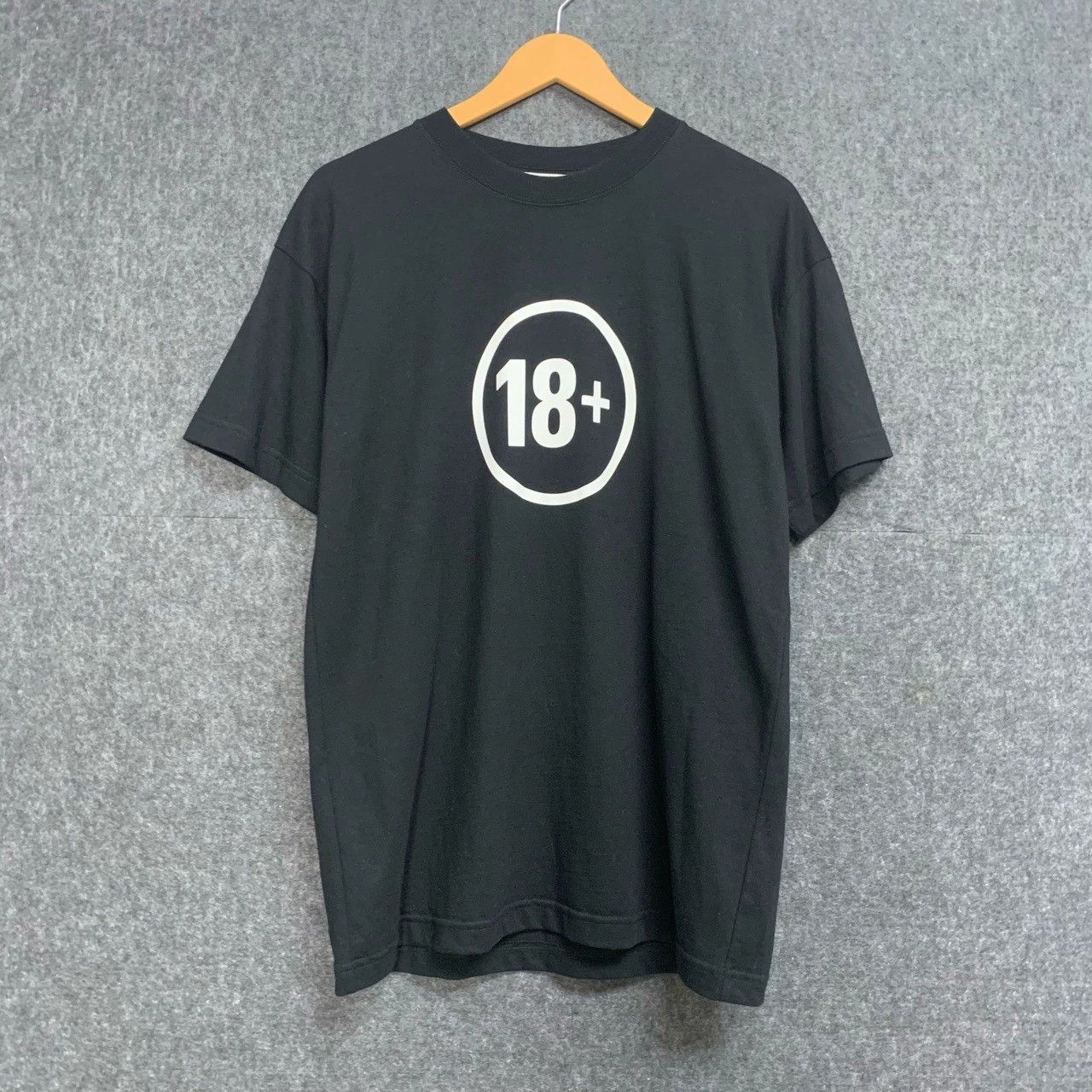 Balenciaga Balenciaga Black Printed Short Sleeves Size US S / EU 44-46 / 1 - 1 Thumbnail