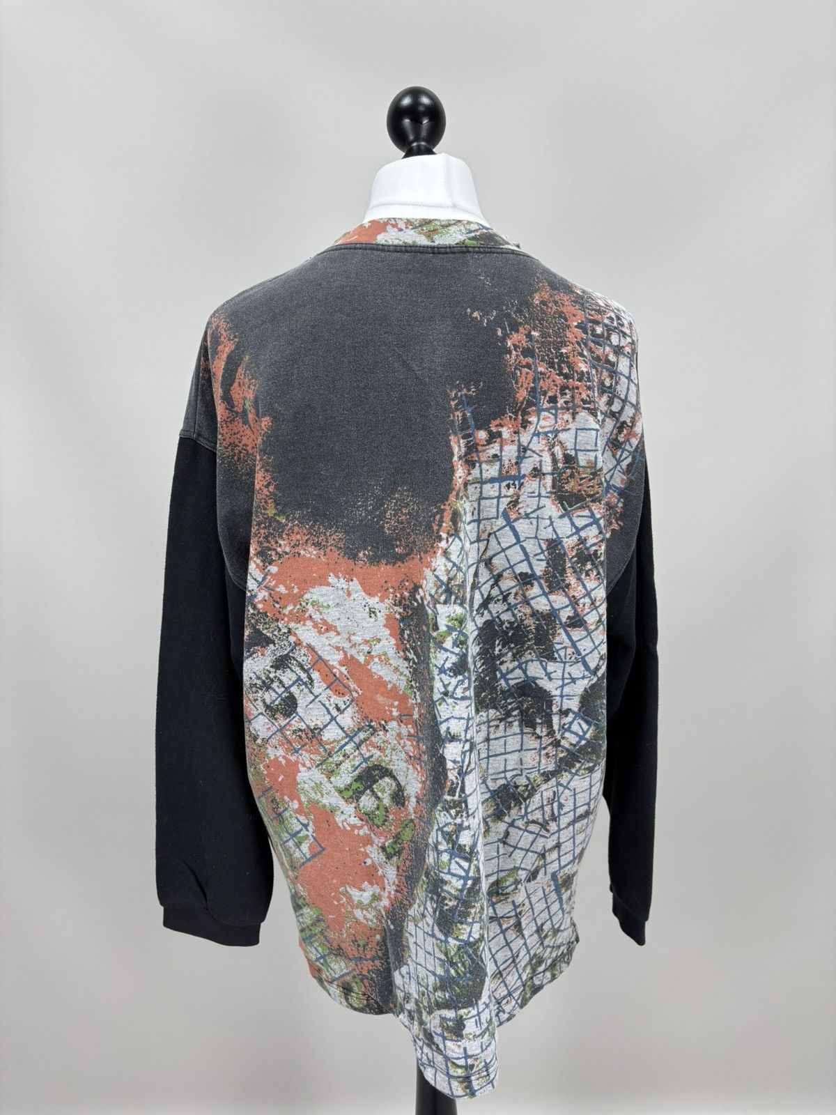 Mens vintage sweatshirt Reebok Size XL Color Multicolor