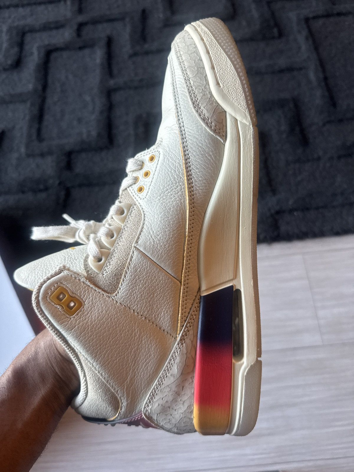 J Balvin × Jordan Brand Jordan 3 J Balvin Size US 11 / EU 44 - 3 Thumbnail