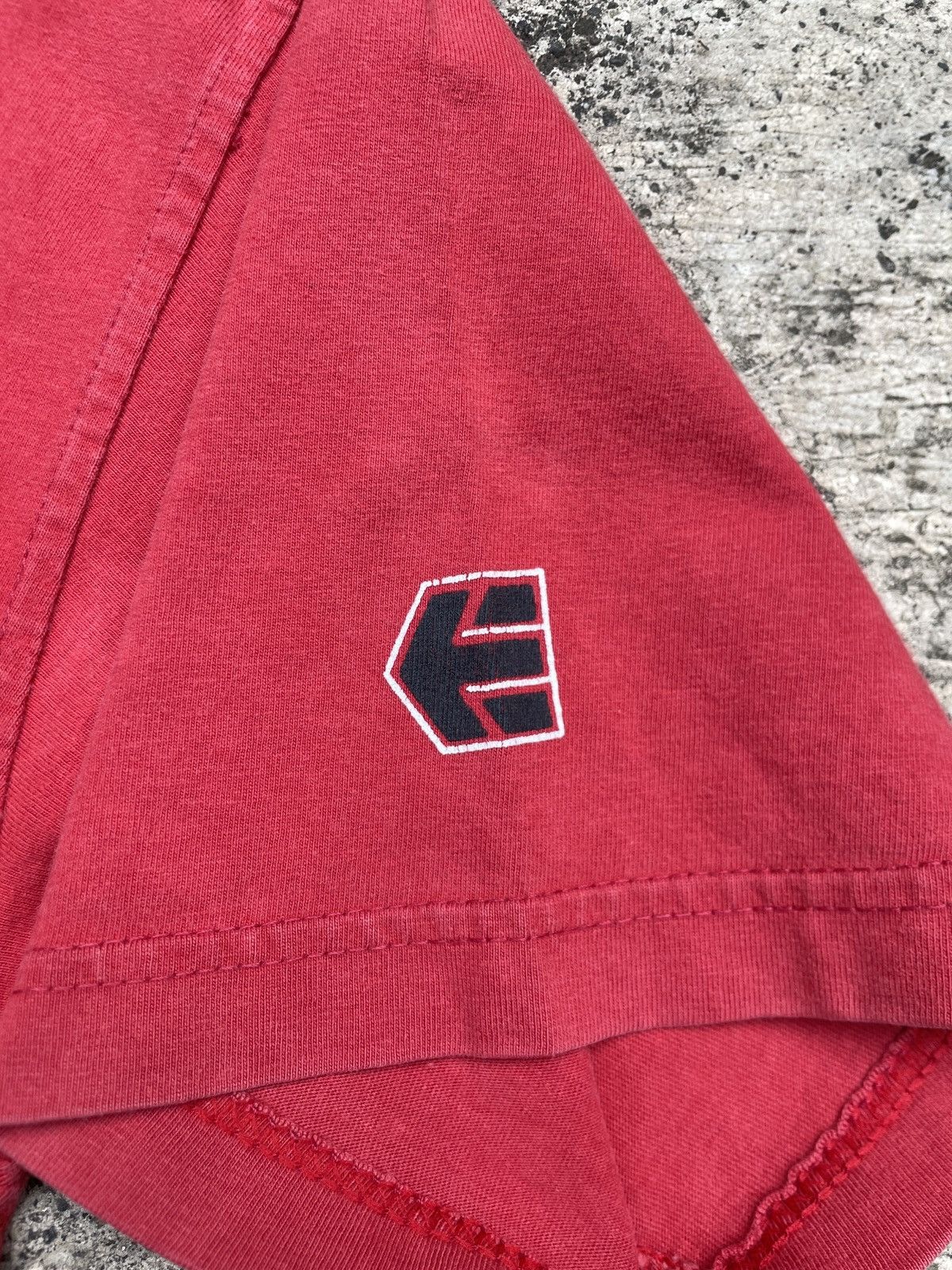 Vintage Tshirt Vintage Y2K Etnies Size US M / EU 48-50 / 2 - 4 Thumbnail