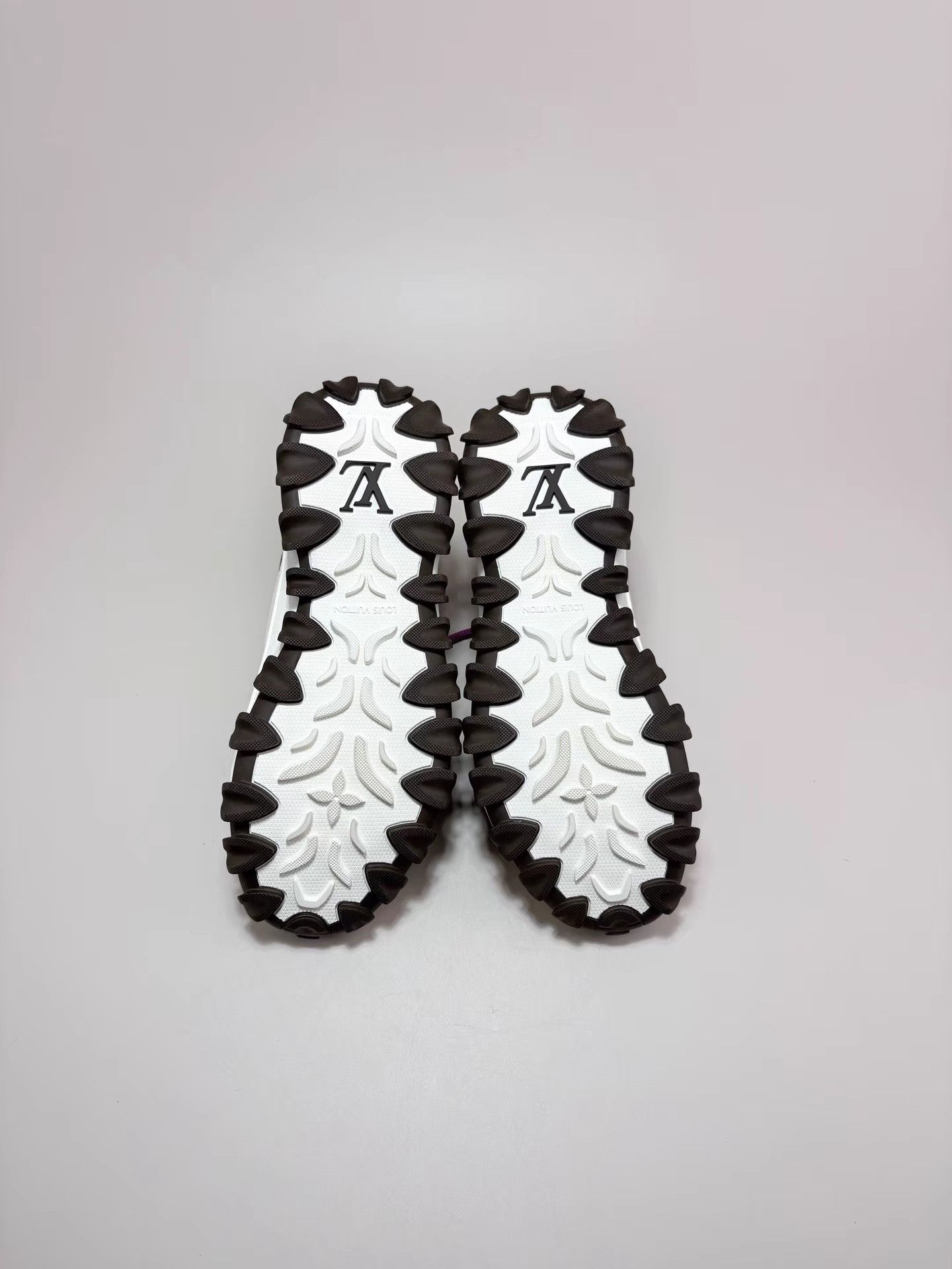 Louis Vuitton LV ROSSYRUSH XPLOROR Casual Shoes Size US 8 / IT 38 - 6 Thumbnail