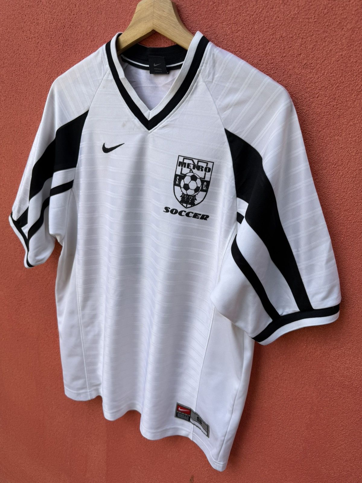 Nike Metro Soccer SC x Number 8 Size US L / EU 52-54 / 3 - 2 Thumbnail