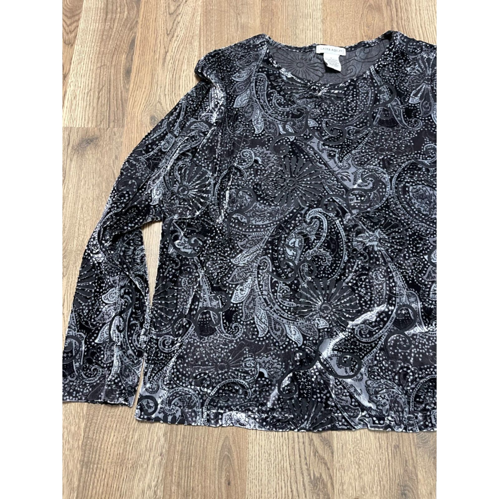 Laura Ashley Laura Ashley Shirt Women's Medium Brown White Paisley Long Sleeve Size M / US 6-8 / IT 42-44 - 3 Thumbnail