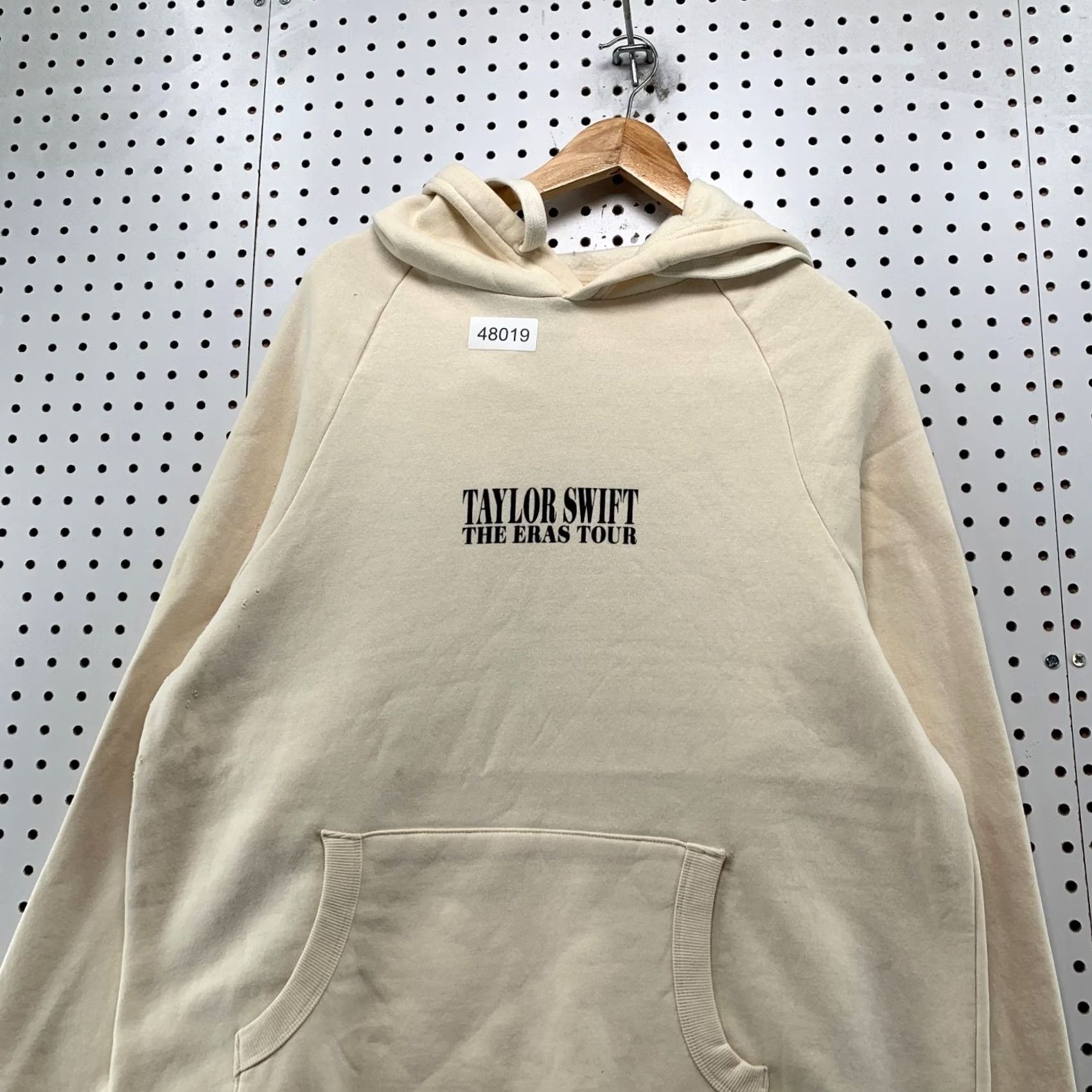 Vintage Taylor Swift Eras Tour Hoodie Sweatshirt Mens M DISTRESSED Beige Shirt (Hoodie) Size US M / EU 48-50 / 2 - 4 Thumbnail