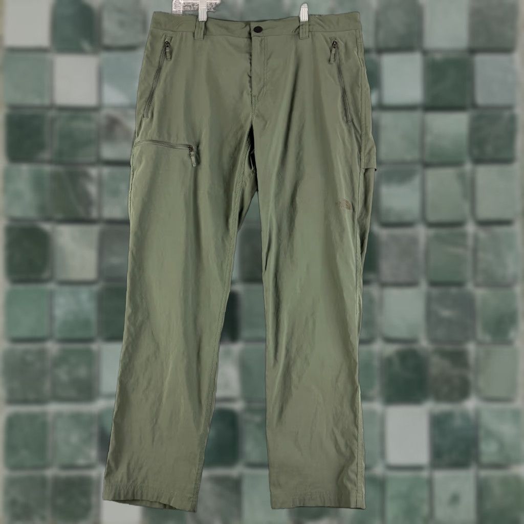 The North Face The North Face Retrac Tech Pant Mens Size 36 Green Straight Leg Lightweight Hike Pant Mens Green The North Face Retrac Tech Pant 36 Regular Inseam 30 Size US 36 / EU 52 - 1 Thumbnail