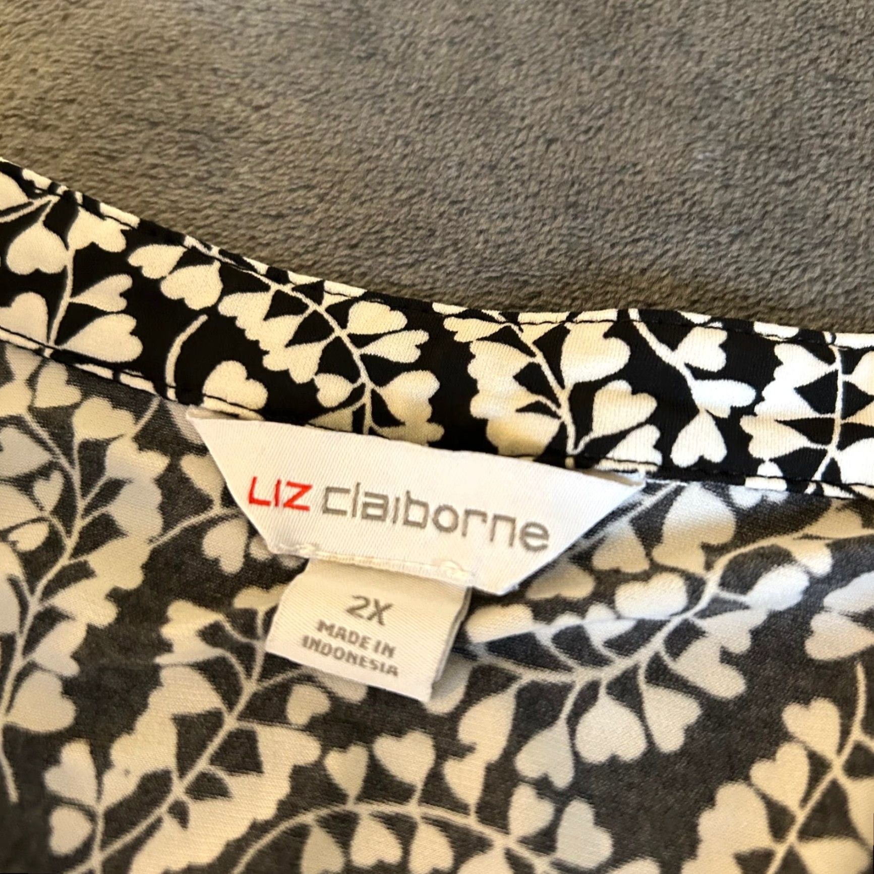Liz Claiborne Liz Claiborne Black White Sleeveless Blouse Top Floral Leaf Print Womens 2X V-Neck Tunic Plus Size Blouse Womens Size XXL / US 16-18 / IT 52-54 - 3 Thumbnail