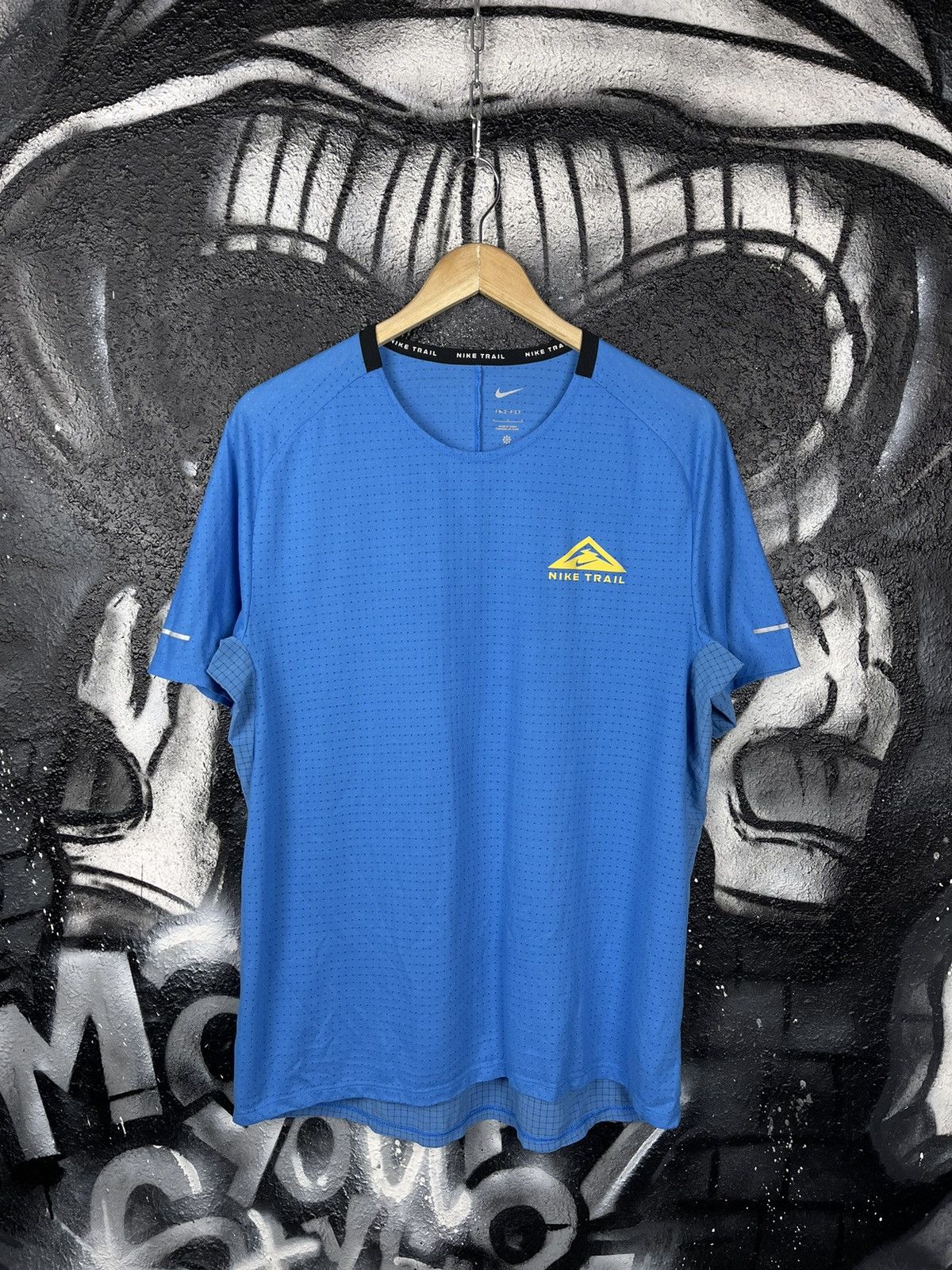 Nike Nike Dri-Fit Solar Chase Trail T-Shirt Men’s Size Large Size US L / EU 52-54 / 3 - 2 Thumbnail