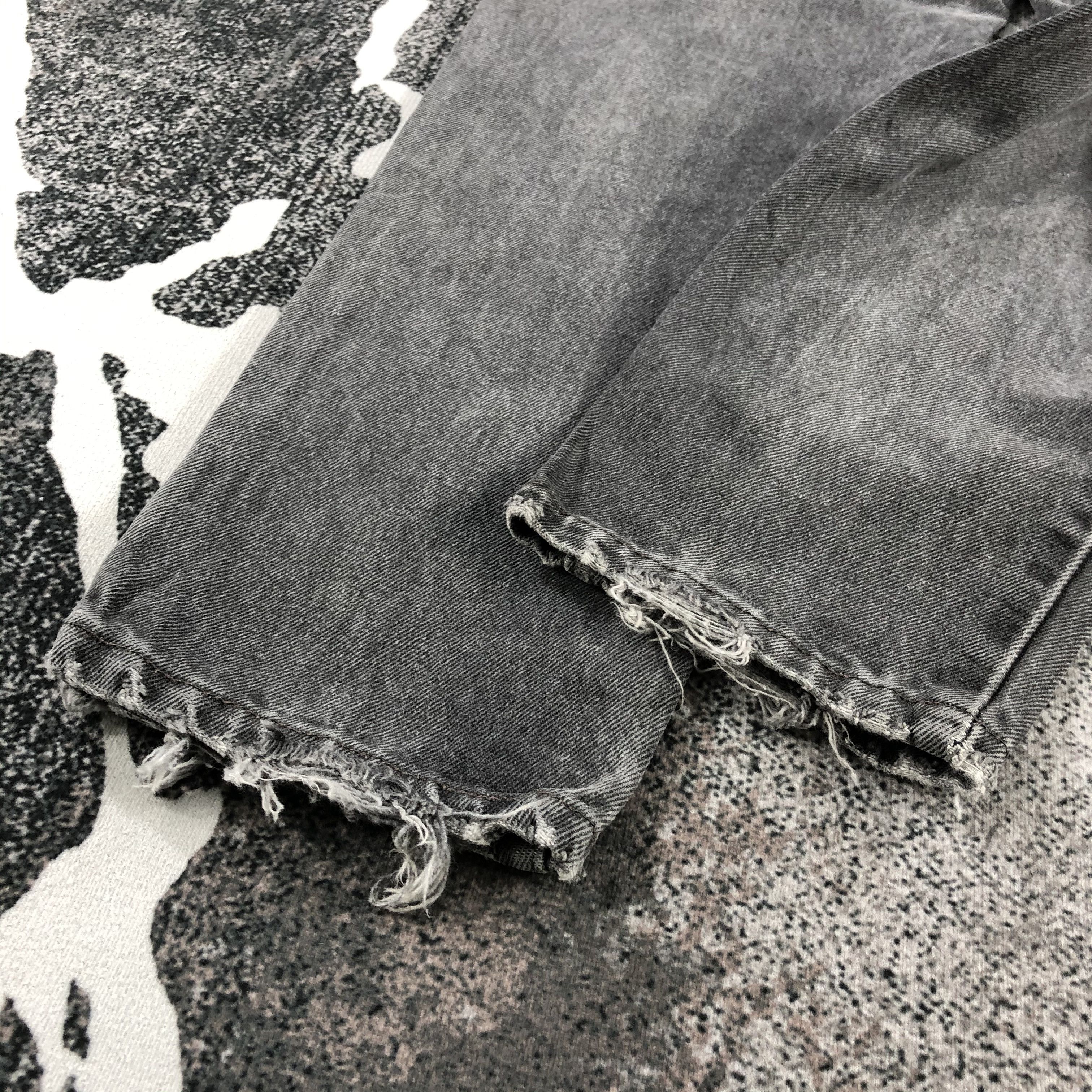 Levi's Vintage Levi's 550 Jeans Distress Faded Black Denim KJ843 Size US 27 - 6 Thumbnail