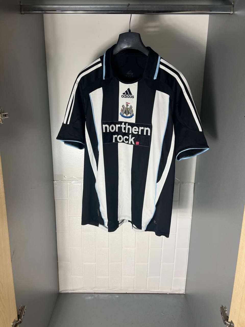 Adidas VINTAGE ADIDAS FC NEW CASTLE UNITED ENGLAND SOCCER JERSEY Size US L / EU 52-54 / 3 - 3 Thumbnail