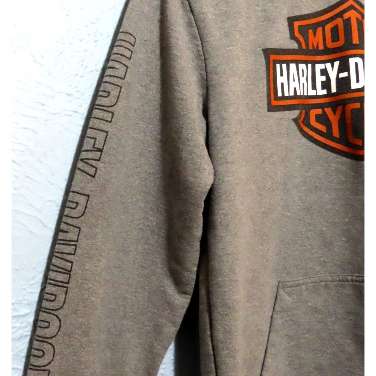 Harley Davidson VINTAGE Harley-Davidson Mens Small Pullover Hoodie Gray Bar & Shield Front Graphic Hoodie Mens Small Gray Graphic Print Vintage Biker Theme 90s? Size US S / EU 44-46 / 1 - 3 Thumbnail