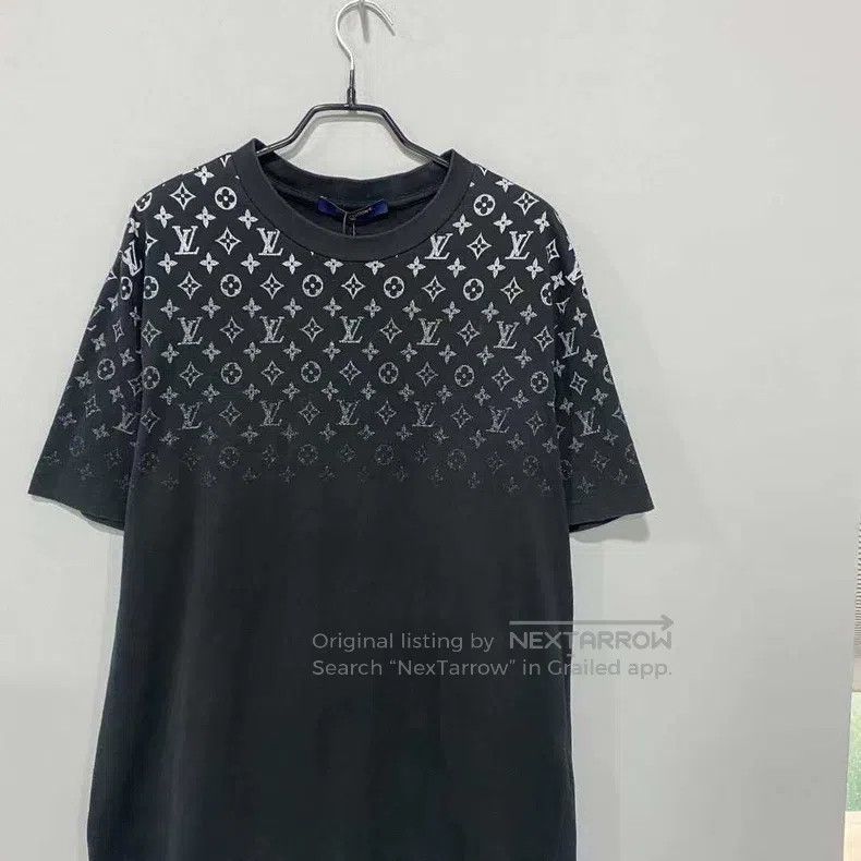 Louis Vuitton Louis Vuitton Gradient full logo short sleeve Size US XL / EU 56 / 4 - 1 Thumbnail