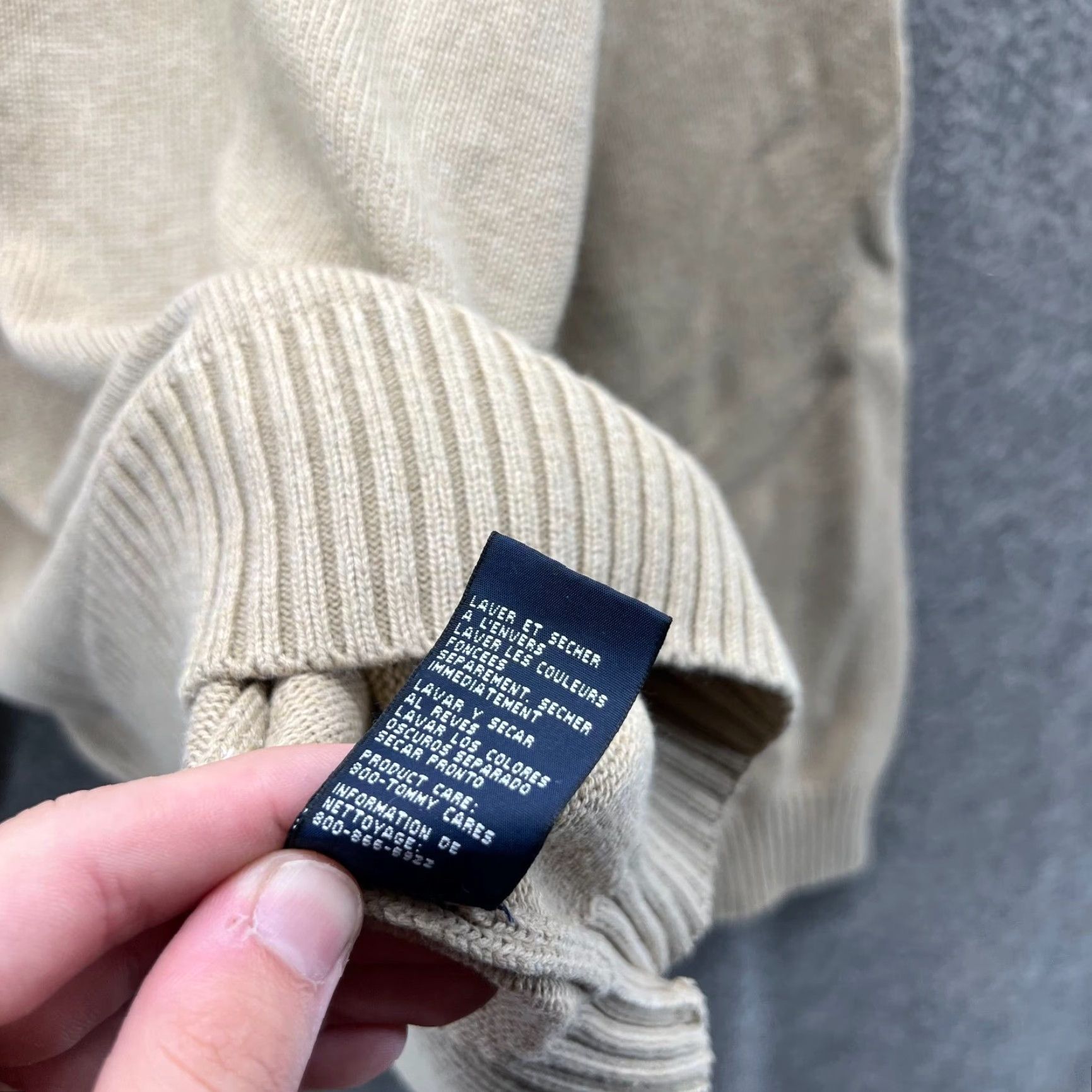 Tommy Hilfiger VINTAGE Tommy Hilfiger Sweater Mens Medium Crewneck Fleece Tan Beige Pullover Size US M / EU 48-50 / 2 - 7 Thumbnail