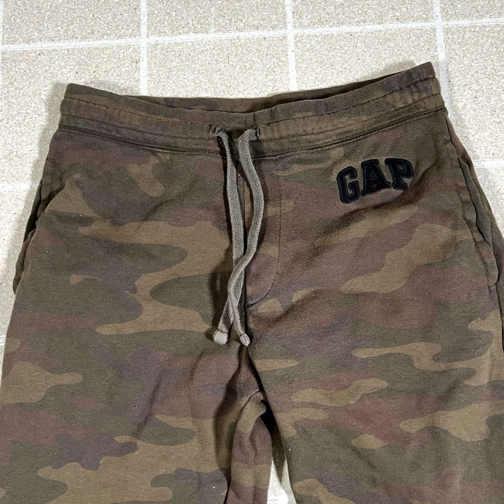 Gap VINTAGE GAP Sweatpants Mens Small Brown Camouflage Fleece Drawstring Joggers Tapered Logo Short? Size US 29 - 2 Thumbnail