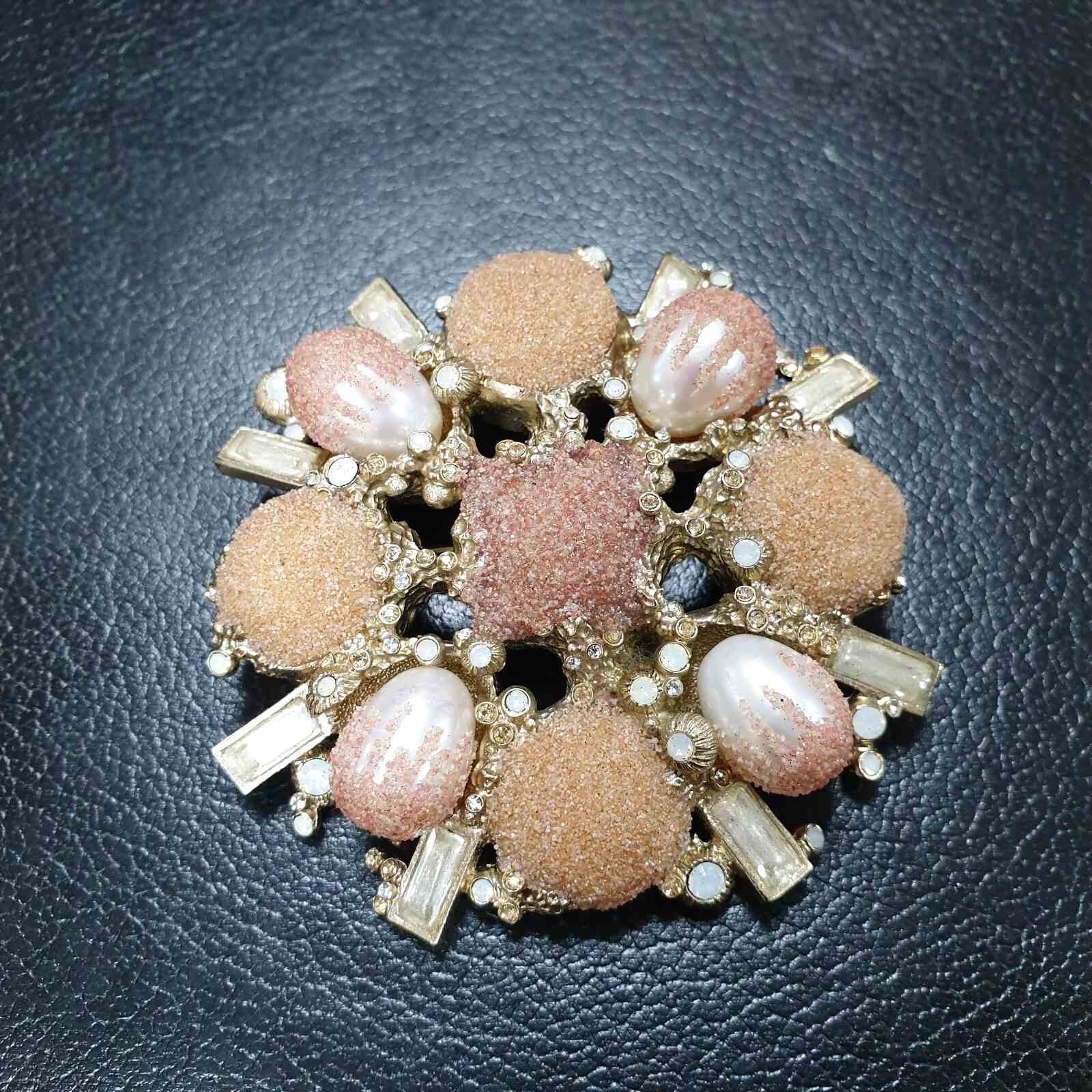 Chanel CHANEL 12P Artificial pearl Brooch Size ONE SIZE - 1 Thumbnail