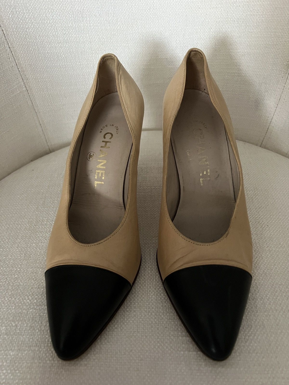 Chanel Classic Chanel Beige and Black Heels Size US 5 / IT 35 - 5 Thumbnail