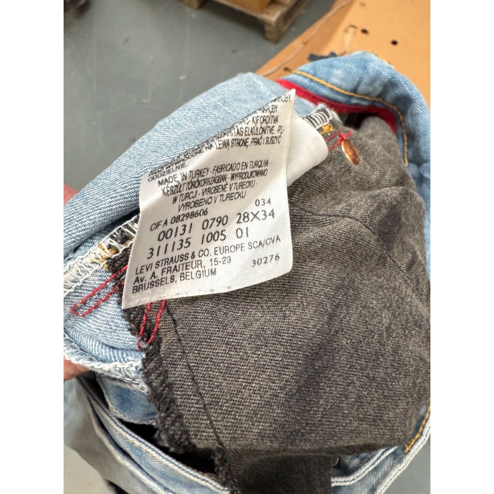 Levi's VINTAGE Levi’s Engineered Jeans Twisted Wide-Leg Denim 5-Pocket W28 L34 Blue Mens 90s Y2K Size US 28 / EU 44 - 4 Thumbnail