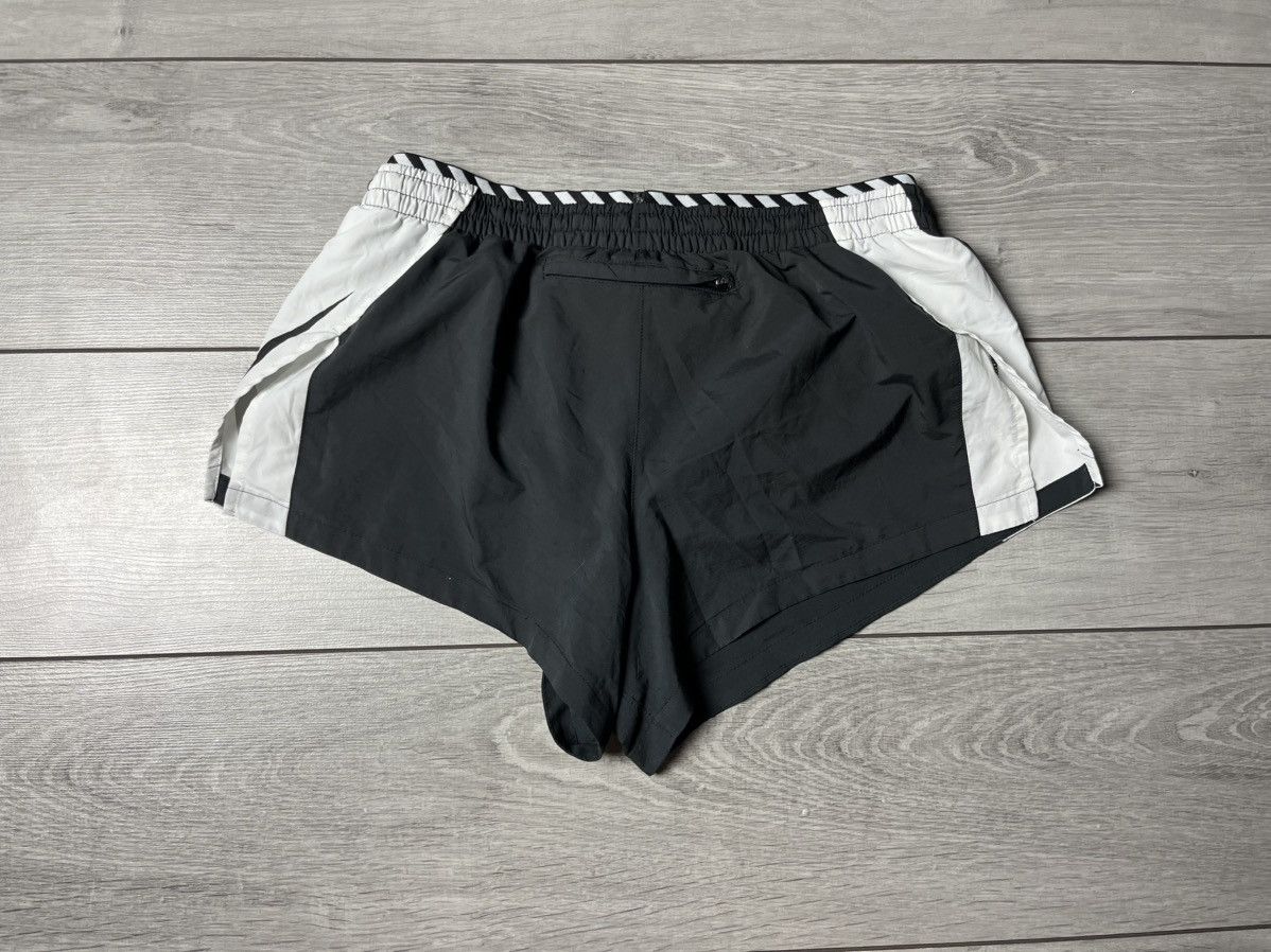 Nike Nike running shorts swoosh size Medium Size US 32 / EU 48 - 4 Thumbnail