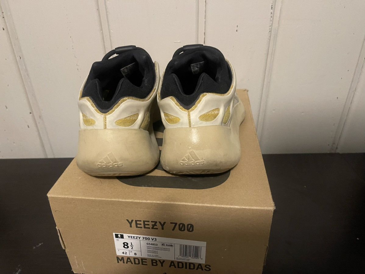 Adidas × Yeezy YEEZY 700 V3 Safflower Size 8.5 Size US 8.5 / EU 41-42 - 4 Thumbnail
