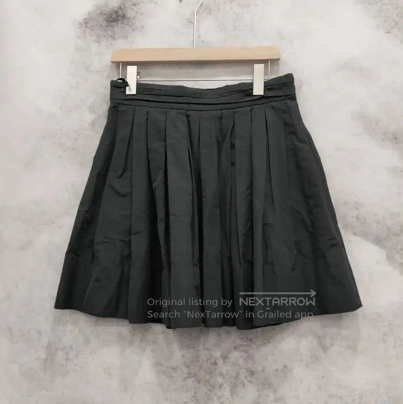 Valentino Valentino Black Pleated Skirt for Women . Size 30" / US 8 / IT 44 - 1 Thumbnail