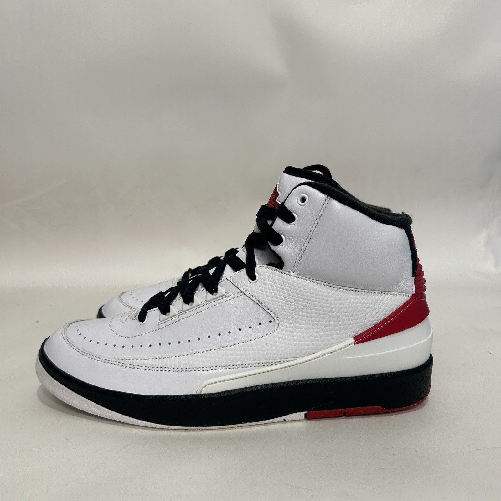 Nike Nike Air Jordan 2 Retro OG “”Chicago/White Red” Size US 9.5 / EU 42-43 - 6 Thumbnail