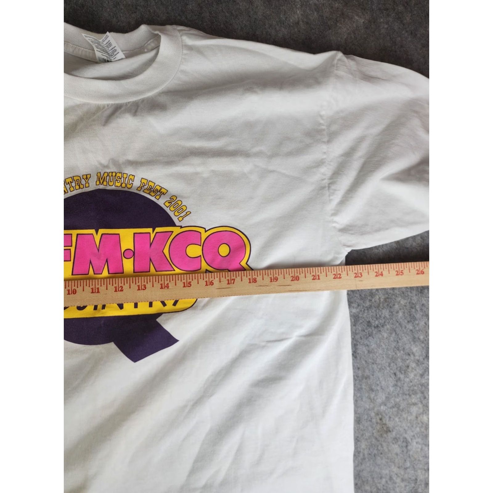 Gildan VINTAGE 98 FM KCQ COUNTRY MUSIC FEST Shirt Trace Adkins XL Men White T-Shirt Music Kenny 2000s Gildan Size US XL / EU 56 / 4 - 7 Thumbnail
