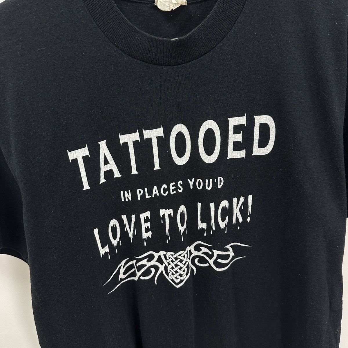 Vintage Vintage 90s Tattoed in place you love to lick tee y2k humor Size US M / EU 48-50 / 2 - 4 Thumbnail