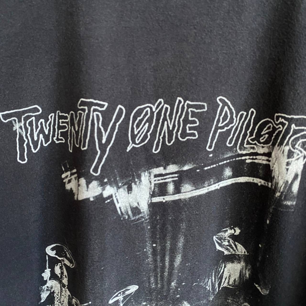 Band Tees × Vintage Vintage Twenty One Pilots Big Graphic logo band tee Size US M / EU 48-50 / 2 - 3 Thumbnail